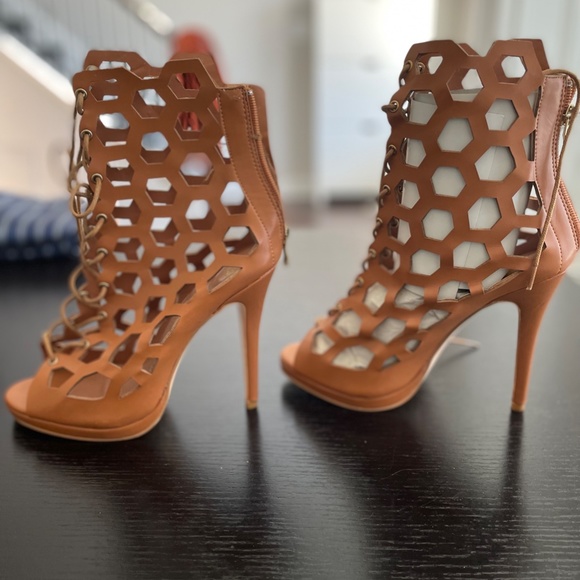 Women Sandals - Picture 2 of 7